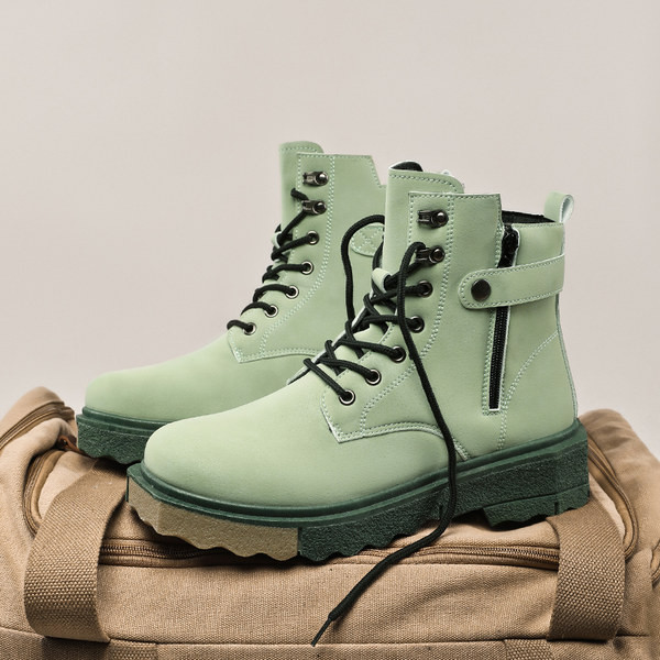 Vīriešu zābaki trīs krāsās