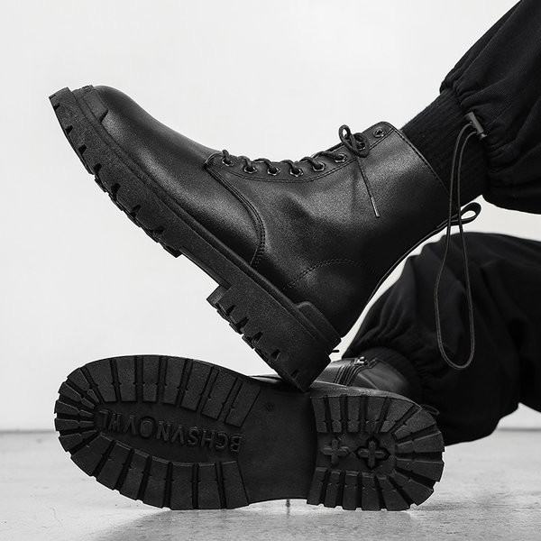 Ανδρικά μονόχρωμα μποτάκια με κορδόνια