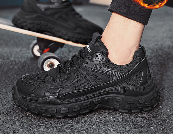 Jauns vīriešu apavu modelis ar dūnu oderi