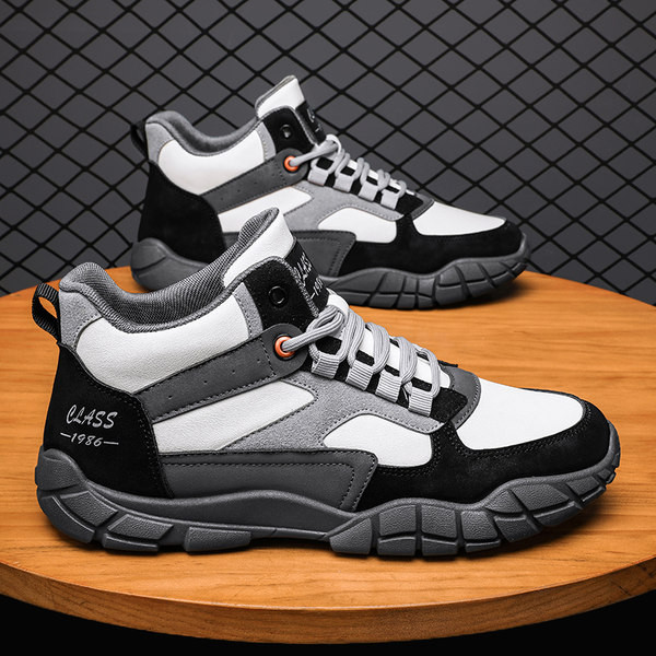 Novi model muških cipela sa pertlama i natpisom