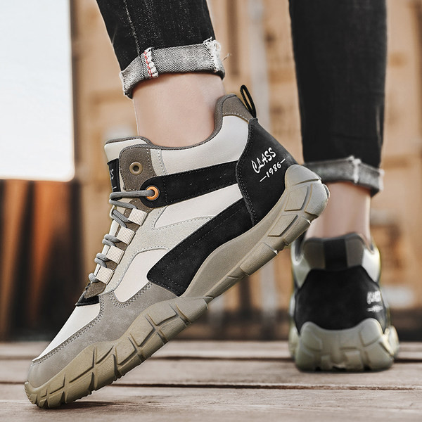 Novi model muških cipela sa pertlama i natpisom