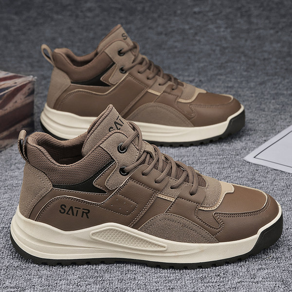 Kožne zimske cipele s visokim đonom na vezice i natpis