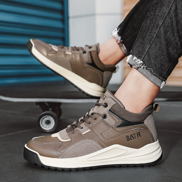 Kožne zimske cipele s visokim đonom na vezice i natpis