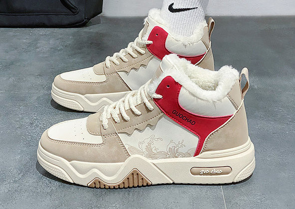 Vīriešu kedas ar oderi un uzrakstu