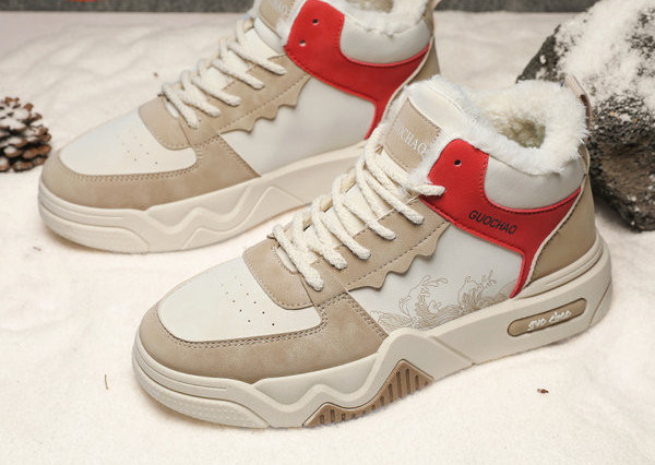 Vīriešu kedas ar oderi un uzrakstu