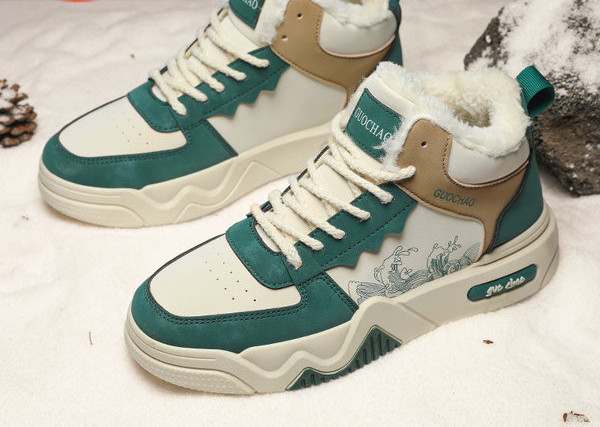 Vīriešu kedas ar oderi un uzrakstu