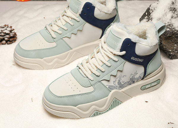 Vīriešu kedas ar oderi un uzrakstu