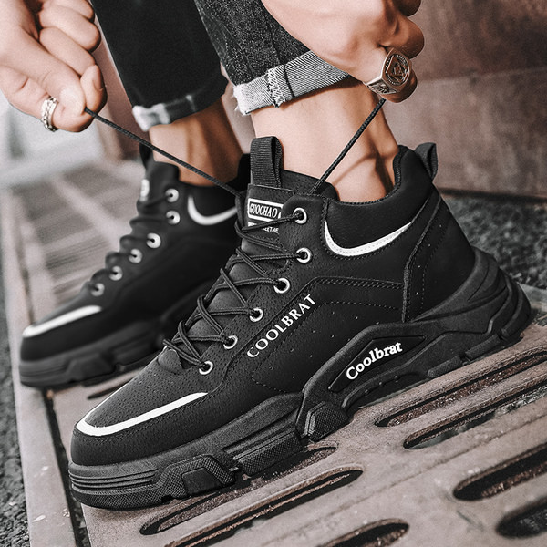 Vīriešu ikdienas ziemas apavi ar uzrakstiem un plakanu zoli