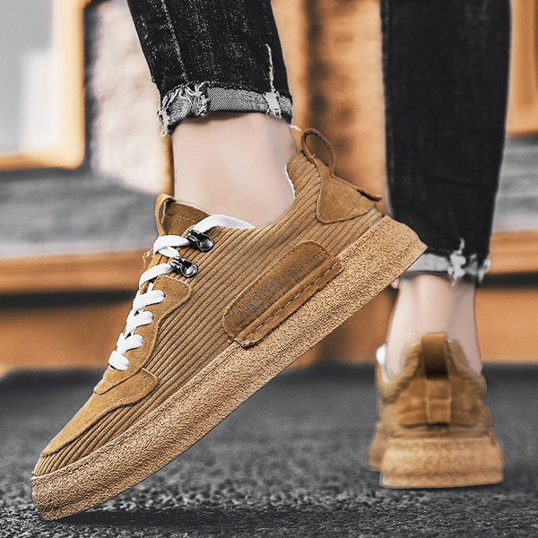 Vīriešu apavi no eko zamšādas - ar plakanu zoli