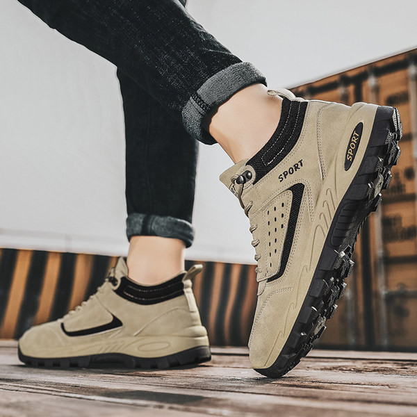 Αθλητικά ανδρικά παπούτσια με τραχιά σόλα