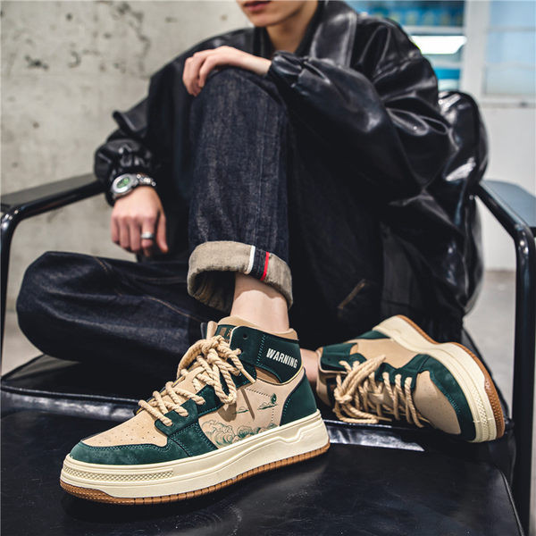 Ανδρικά sneakers με κορδόνια και επιγραφή