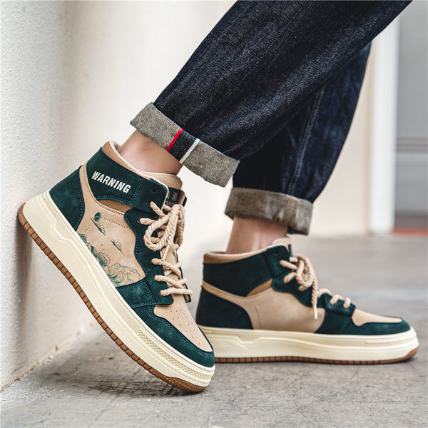 Ανδρικά sneakers με κορδόνια και επιγραφή