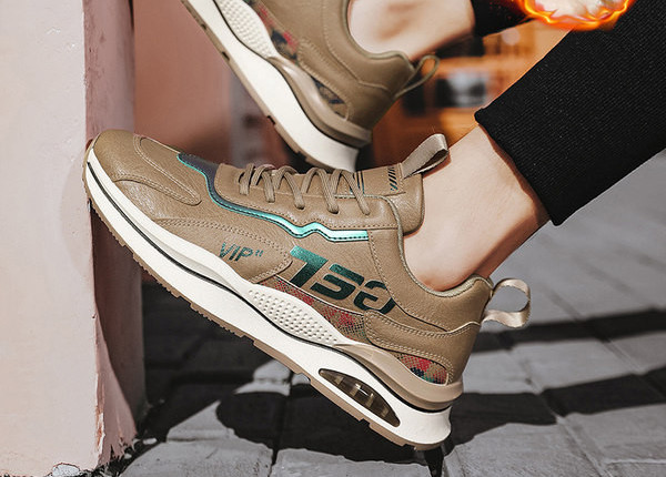 Χειμερινά ανδρικά μποτάκια με πουπουλένια φόδρα