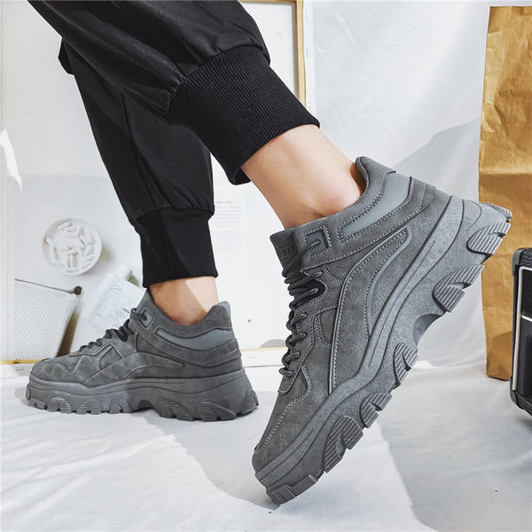 Ανδρικά χειμερινά παπούτσια με τραχιά σόλα και επιγραφή