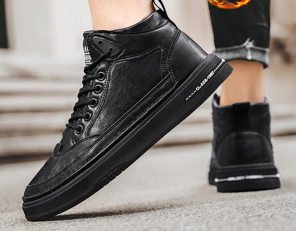 Ziemas apavi no eko ādas vīriešiem - divi modeļi