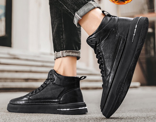 Ziemas apavi no eko ādas vīriešiem - divi modeļi