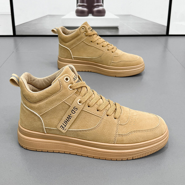 Vīriešu sporta kedas trīs krāsās