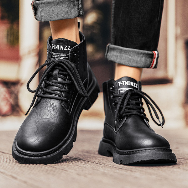 Modes ziemas zābaki no eko ādas ar uzrakstiem un šņorēm