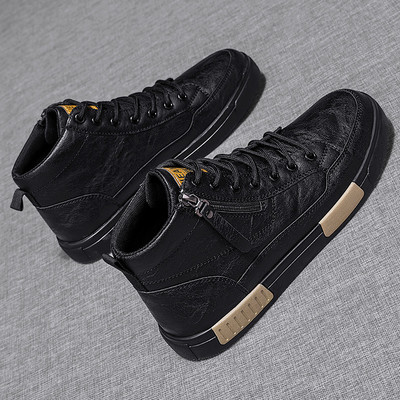 Νέο μοντέλο ανδρικών παπουτσιών με επίπεδη σόλα και φερμουάρ