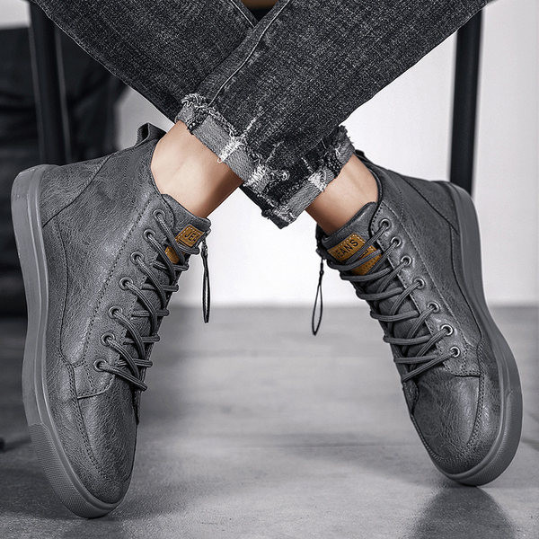 Νέο μοντέλο ανδρικών παπουτσιών με επίπεδη σόλα και φερμουάρ