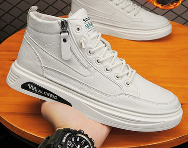 Ziemas zābaki no mākslīgās ādas ar plakanu zoli