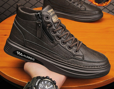 Ziemas zābaki no mākslīgās ādas ar plakanu zoli