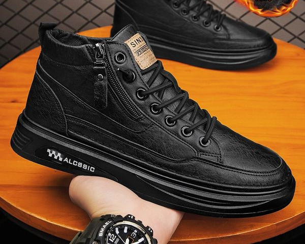 Ziemas zābaki no mākslīgās ādas ar plakanu zoli