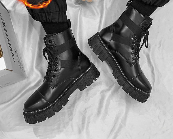 Ανδρικά δερμάτινα μποτάκια με ομαδική σόλα - μαύρο χρώμα