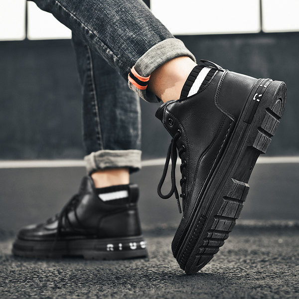 Ανδρικά δερμάτινα αθλητικά παπούτσια με επιγραφή