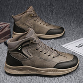 Ανδρικά παπούτσια με επίπεδη σόλα και επιγραφή