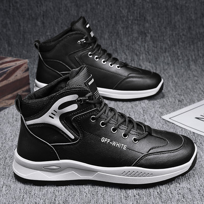 Ανδρικά παπούτσια με επίπεδη σόλα και επιγραφή