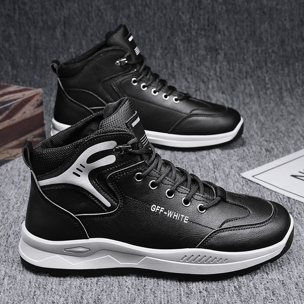 Ανδρικά παπούτσια με επίπεδη σόλα και επιγραφή