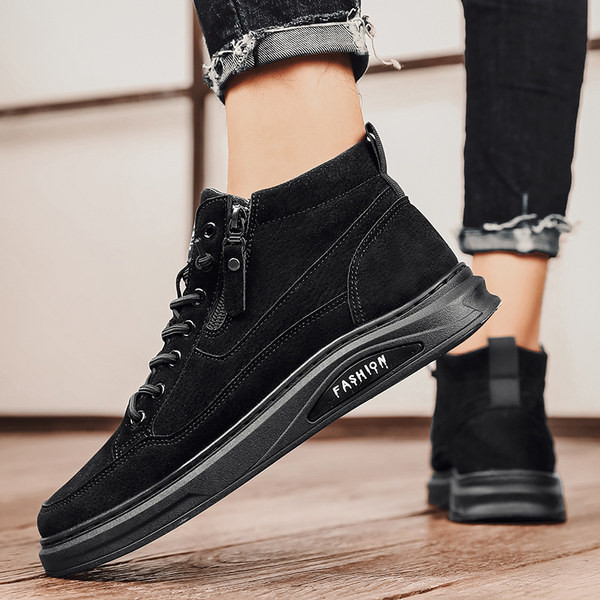 Novi model muških cipela sa patentnim zatvaračem i vezicama