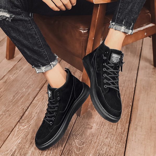 Novi model muških cipela sa patentnim zatvaračem i vezicama