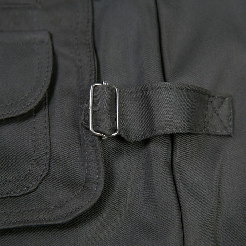 2021. gads. Vīriešu klasiska veste ar vairākām kabatām, bez piedurknēm, bez piedurknēm.