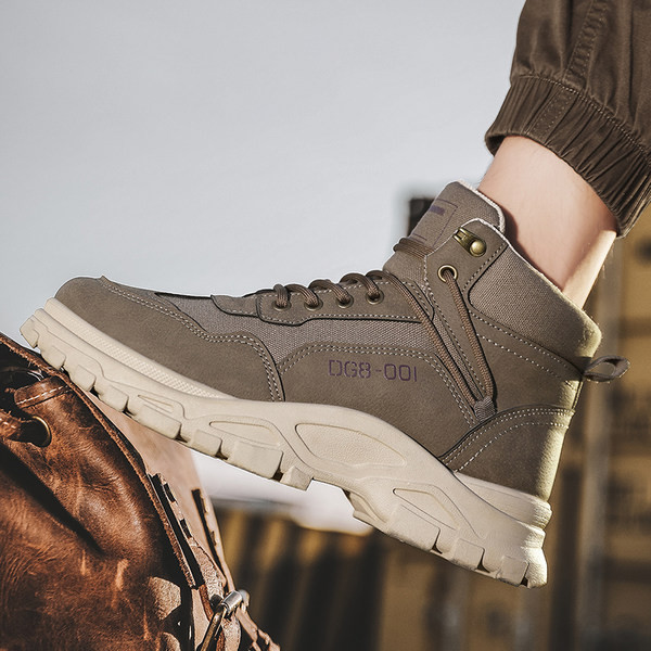 Χειμερινές ανδρικές μπότες με τραχιά σόλα