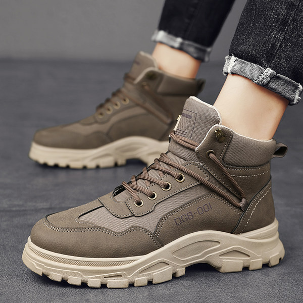 Χειμερινές ανδρικές μπότες με τραχιά σόλα
