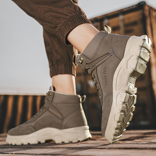 Χειμερινές ανδρικές μπότες με τραχιά σόλα