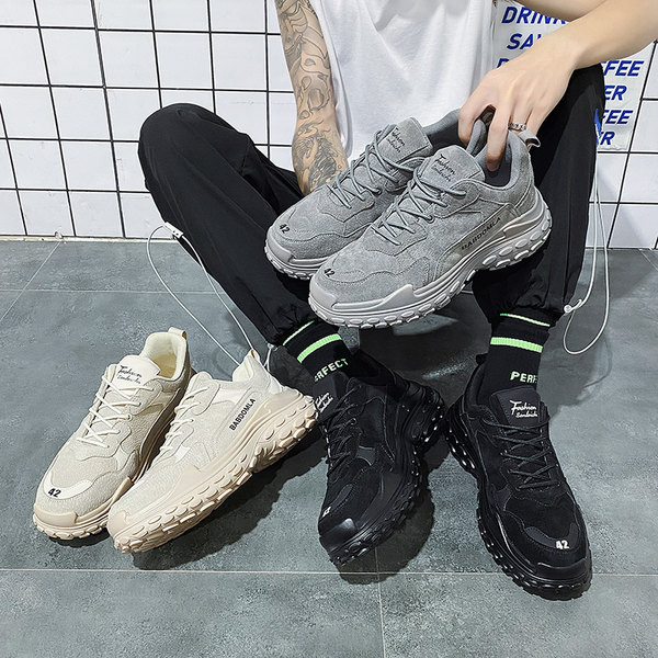 Vīriešu ziemas apavi ar raupju zoli un uzrakstu jauns modelis