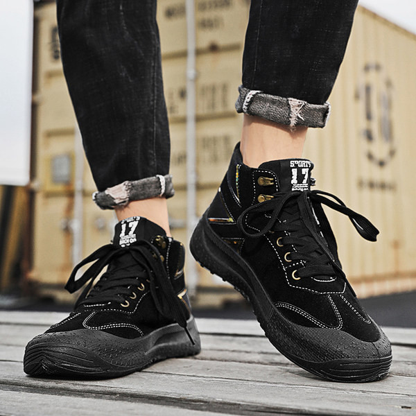 Μοντέρνα ανδρικά χειμερινά παπούτσια με επίπεδη σόλα και επιγραφή