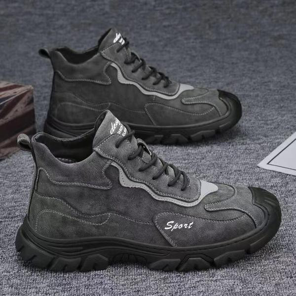 Muške čizme sa vezicama i natpisom