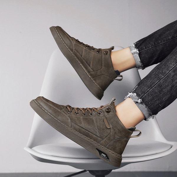 Κομψά χειμερινά παπούτσια από τεχνητό δέρμα με επίπεδη σόλα και κορδόνια