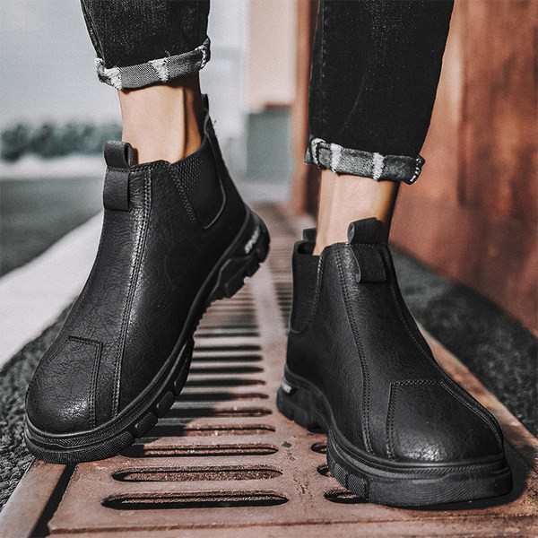 Ανδρικά χειμερινά δερμάτινα παπούτσια με εφαρμογή και επιγραφή