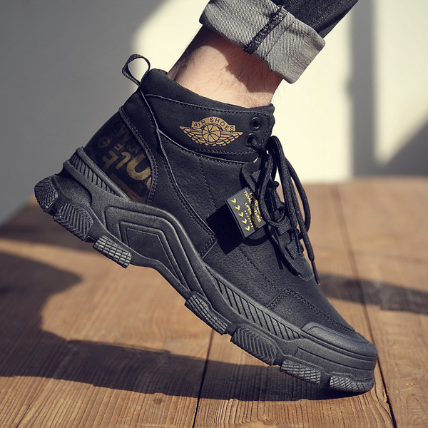 Muške elegantne zimske cipele od eko kože sa aplikacijom i natpisom