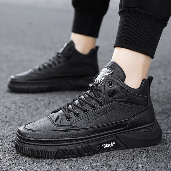 Vīriešu ādas ziemas apavi ar plakanu zoli un uzrakstu