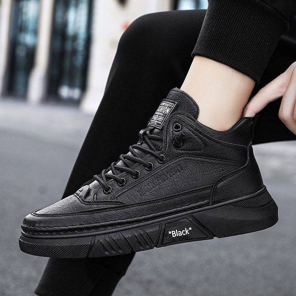 Vīriešu ādas ziemas apavi ar plakanu zoli un uzrakstu