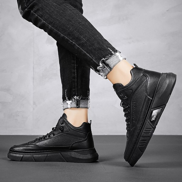 Vīriešu ādas ziemas apavi ar plakanu zoli un uzrakstu