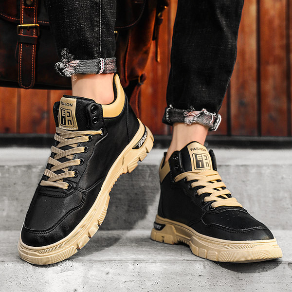 Jauns vīriešu apavu modelis ar uzrakstu