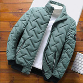 Ležerna zimska muška termo jakna za 2022. Lagana muška termo podstavljena debela jakna koja se može pakirati