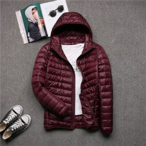 Vīriešu ziemas pīļu dūnu mētelis īpaši viegls ar kapuci, pūkains dūnu jakas Vīriešu pārnēsājamas vēja necaurlaidīgas siltas parkas Vīriešu apģērbs 5xl 6XL